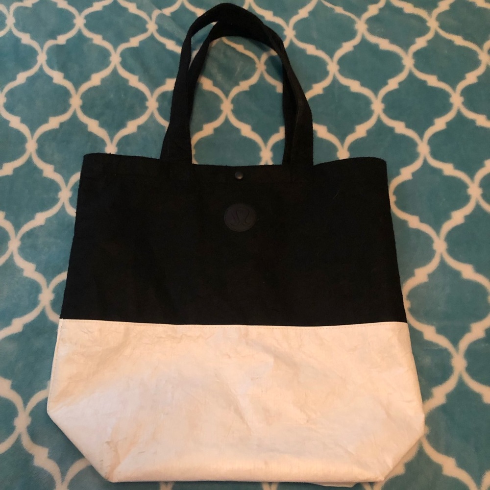 Large Lululemon tote bag